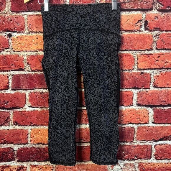 Lululemon leggings size 4 - Picture 1 of 9